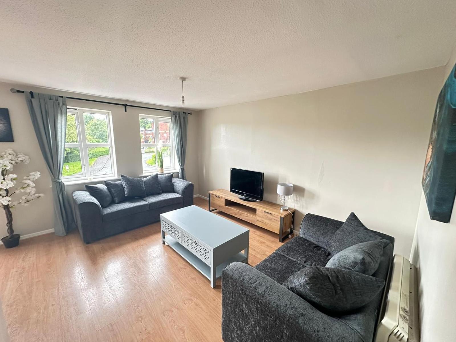 Lovely 2 Dbl Bed Apartment Near Heaton Park And North Manchester Hospital With Parking Εξωτερικό φωτογραφία