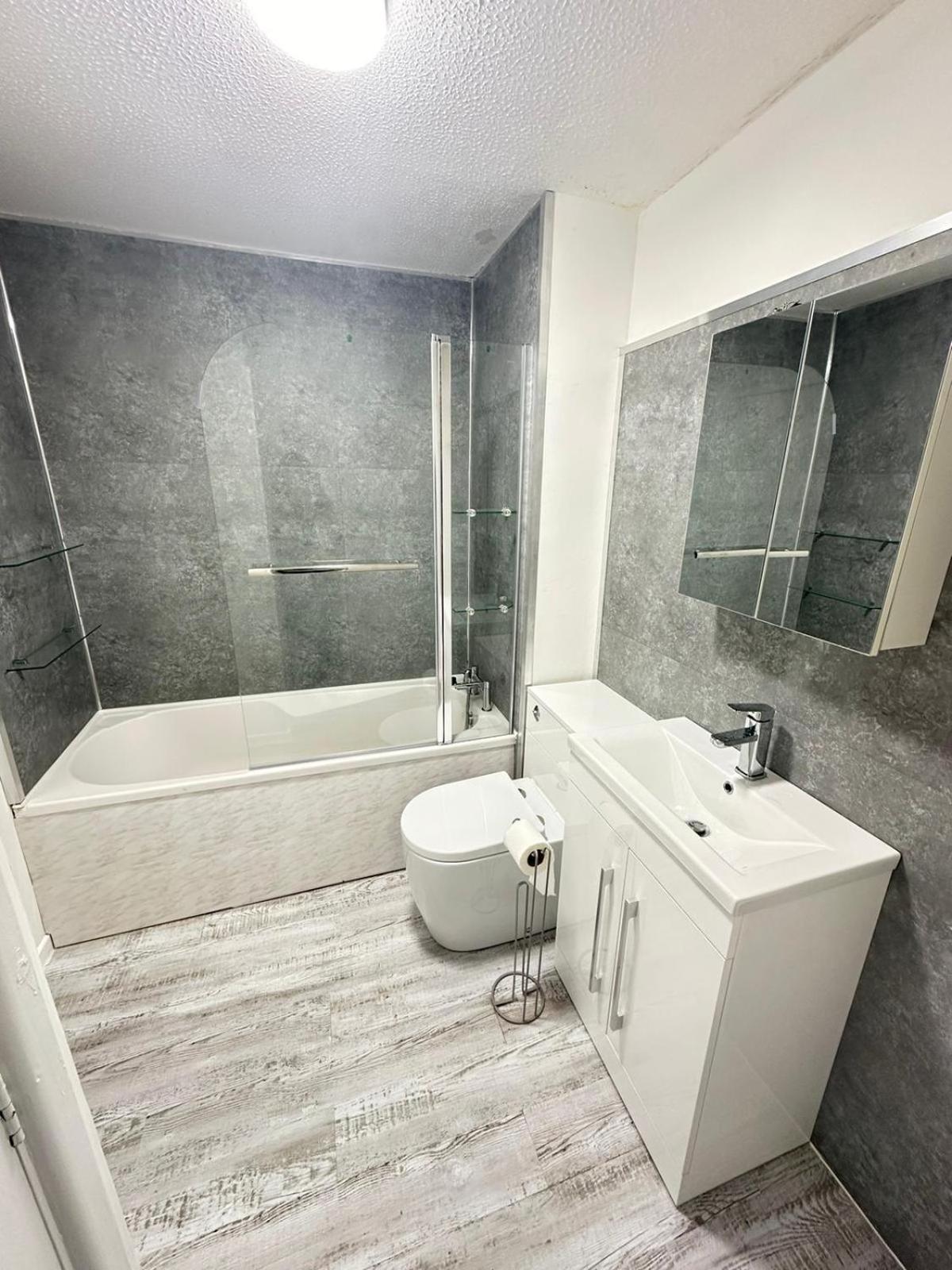 Lovely 2 Dbl Bed Apartment Near Heaton Park And North Manchester Hospital With Parking Εξωτερικό φωτογραφία